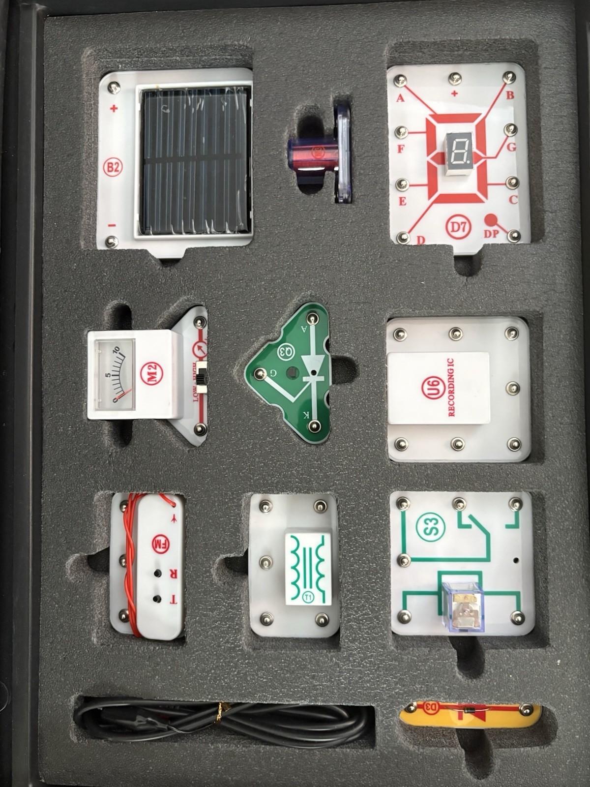 Elenco Snap Circuits Extreme SC-750R With Case, 7 Instruction Manuals + CD