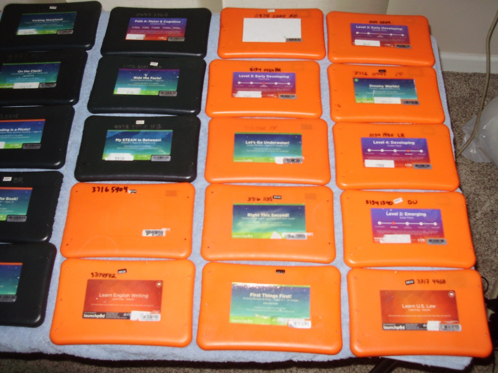 177ea- PLAYAWAY/ LaunchPad Childrens Pre Loaded Educational/Learning Tablets