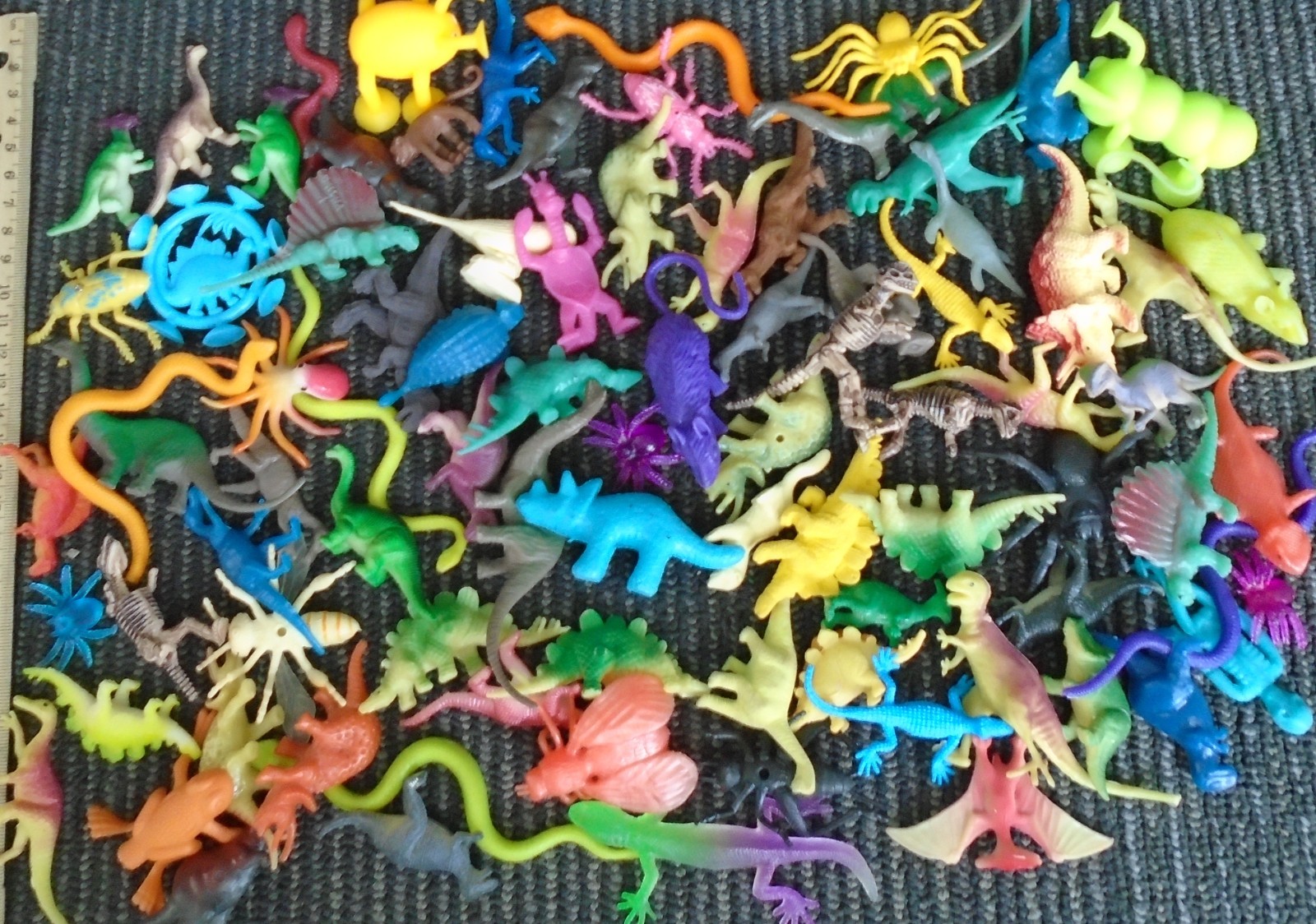 Huge mixed toy lot of Dinosaurs, Bugs, Spiders, Snakes, Reptiles and more!
