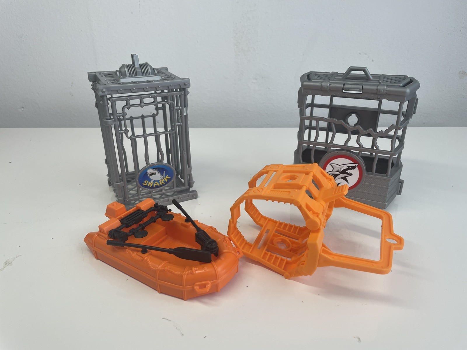 Animal Planet Toys R Us Deep Sea Chomping Shark Research Playset Angler Octopus