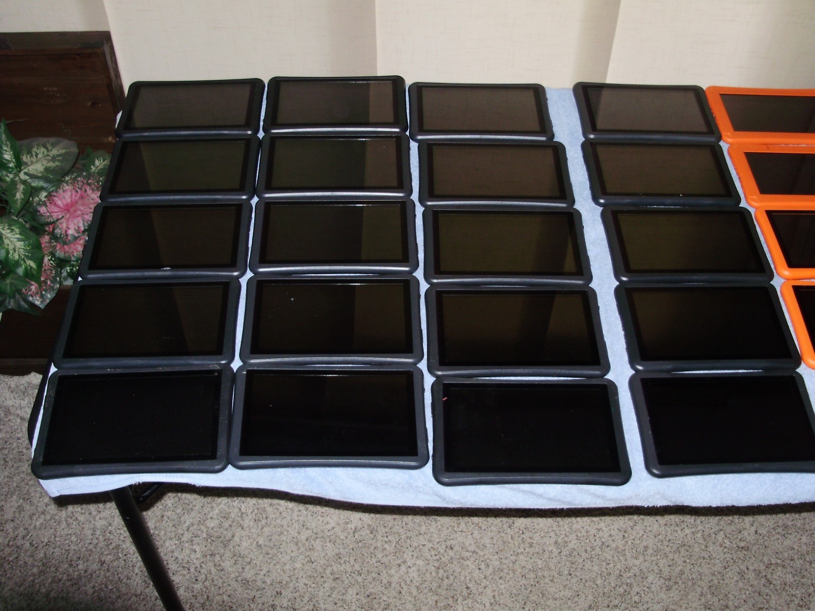 177ea- PLAYAWAY/ LaunchPad Childrens Pre Loaded Educational/Learning Tablets