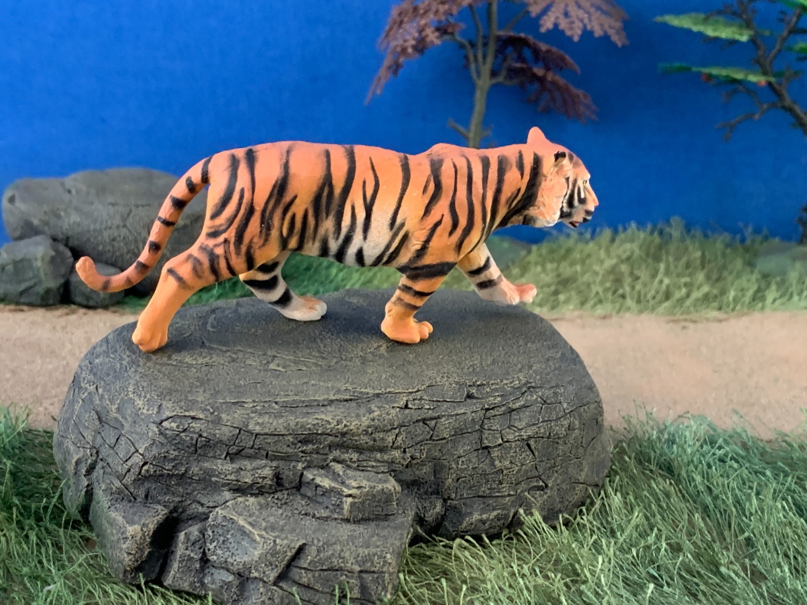 Elastolin by Preiser 5409 (47511) Walking Tiger Wild Animal Figures 1:25 scale