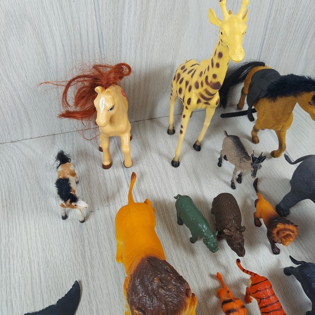 Lot of 15 African Safari Jungle Animals Hard Plastic Figures Toys Misc Brands