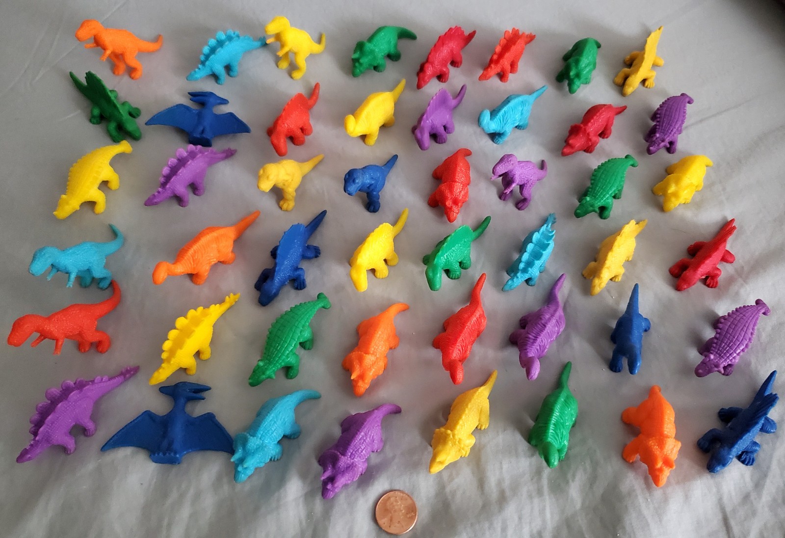 MINIATURE RUBBER – TOY DINOSAURS ~ 2 1/2″ (AVE) ~ LOT OF 48