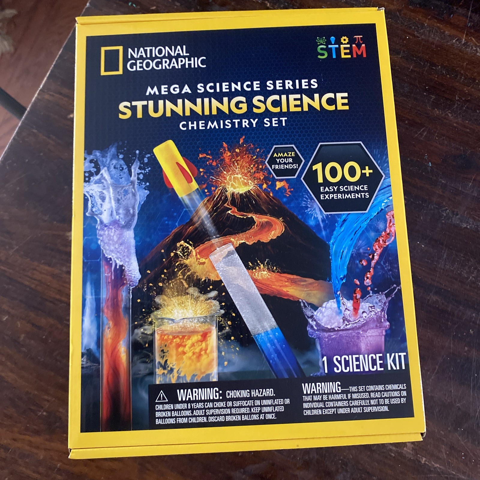 National Geographic Stunning Chemistry Set – Mega Science Kit Open Box