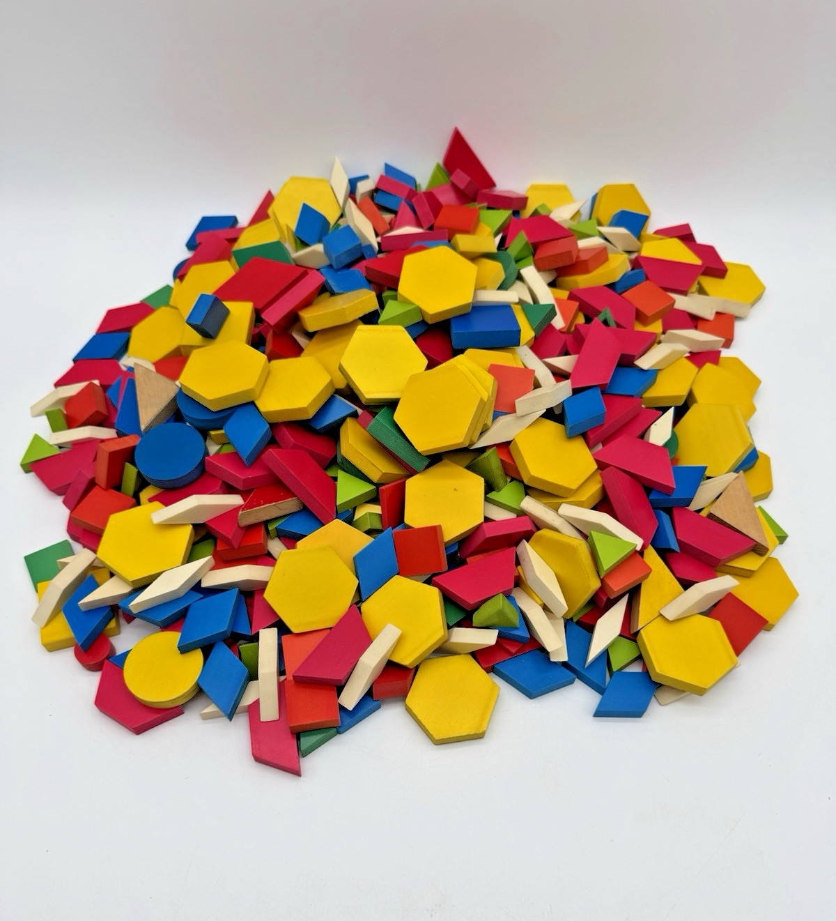 LOT 691 Pcs Geometric Shapes Educational Building Wood & Plastic Pattern Blocks