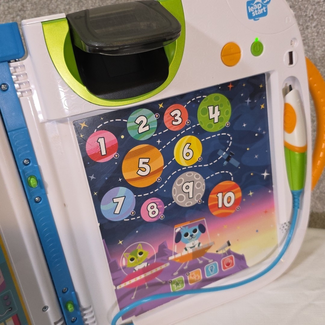 LeapFrog Leap Start 3D Interactive Learning System Includes 2 Book- Tested