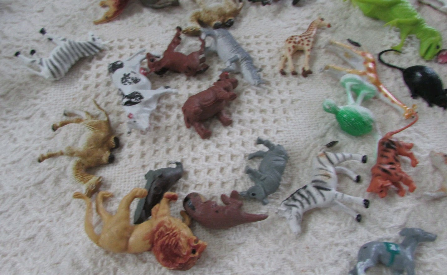 Vintage Lot/40+ Estate Safari Wildlife Toys Animals fence toys Good Pre-Own