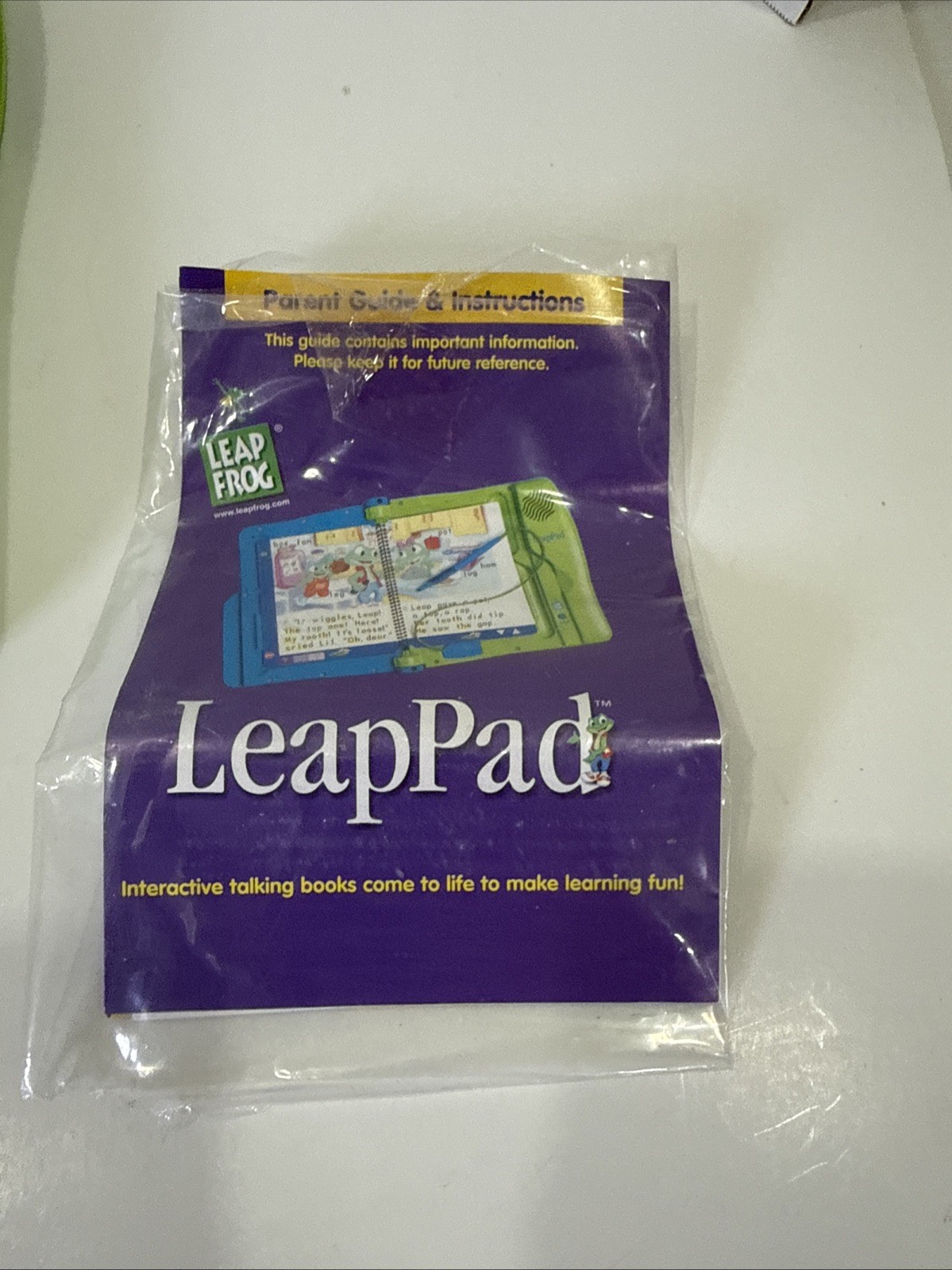 Leapfrog LeapPad Learning Game System Console & Book Model 57-000-01 WORKS GREAT