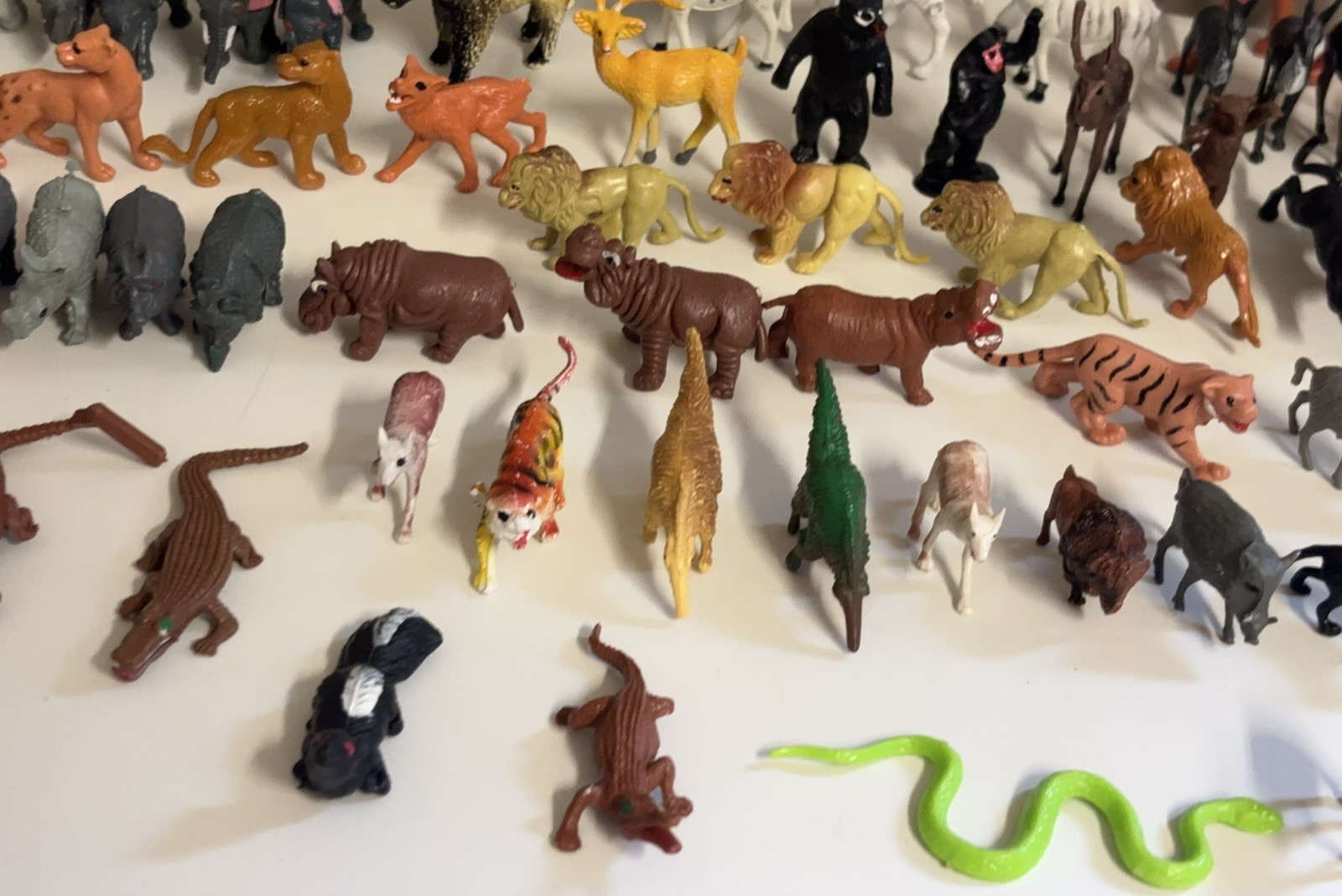 Huge VTG Lot Of Miniature Toy Plastic Safari Animal Figures 83 Pieces Unbranded