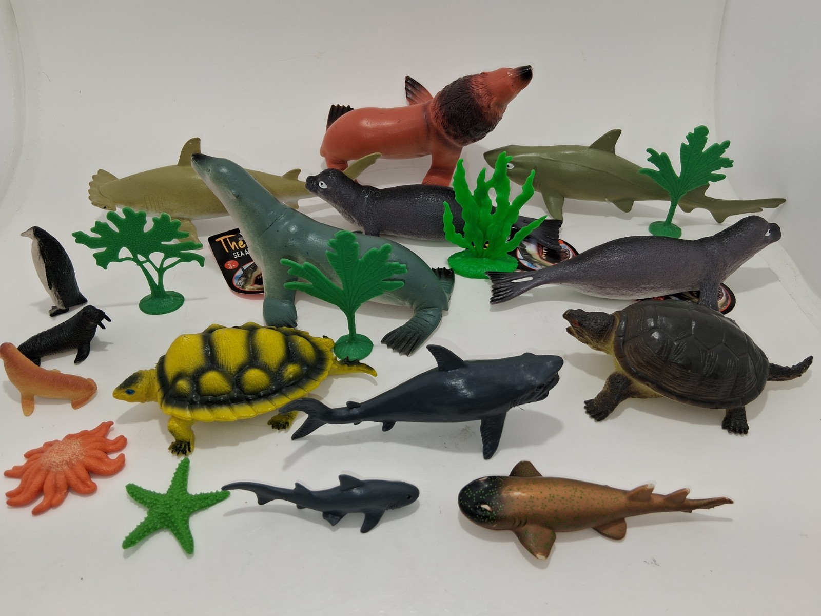 Mixed Lot Of 16 Wild Sea Animals With 4 Sea Plants New And Used