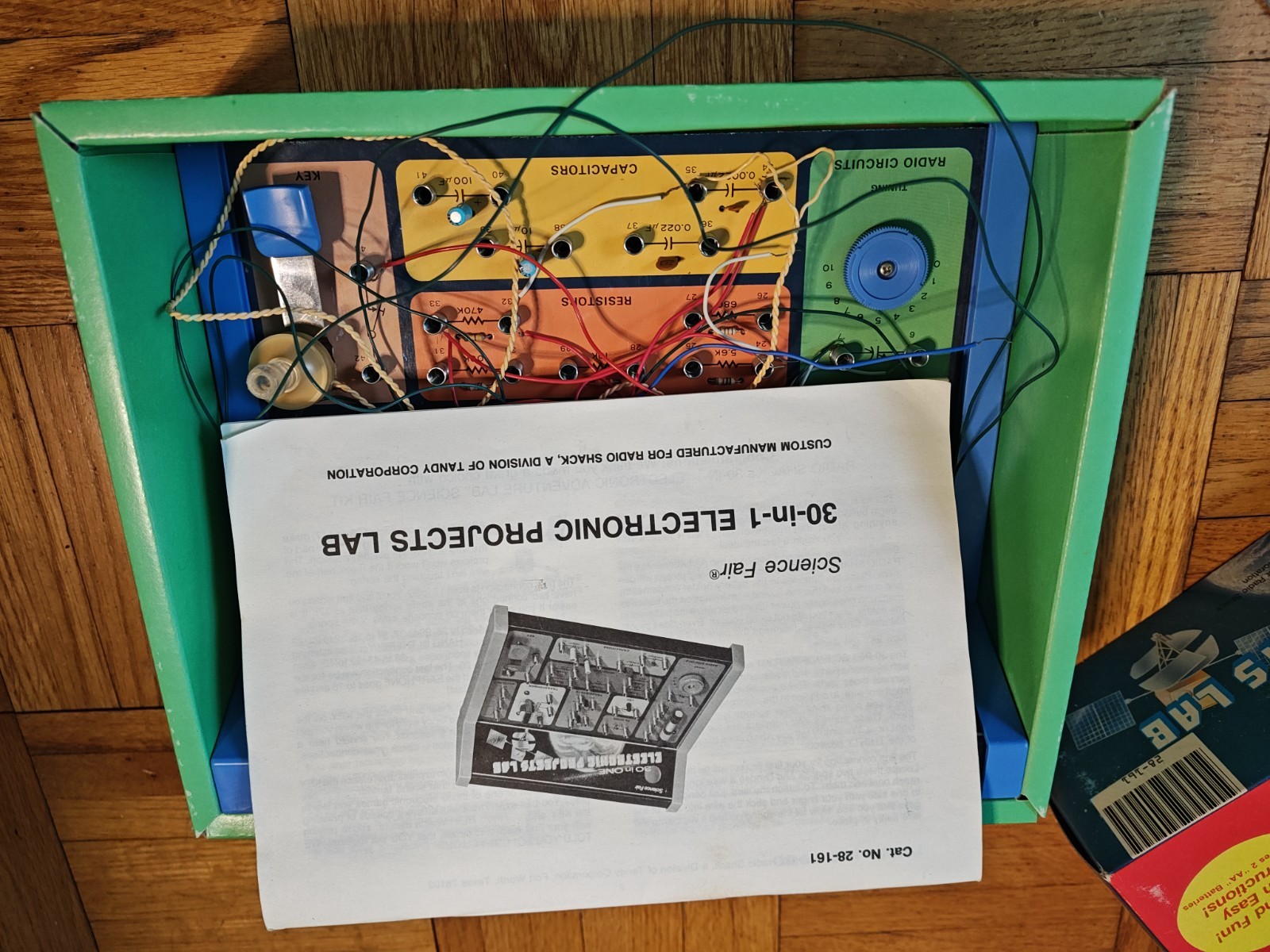 Vintage Science Fair Electronic Project Lab 30-in-one Radio Shack