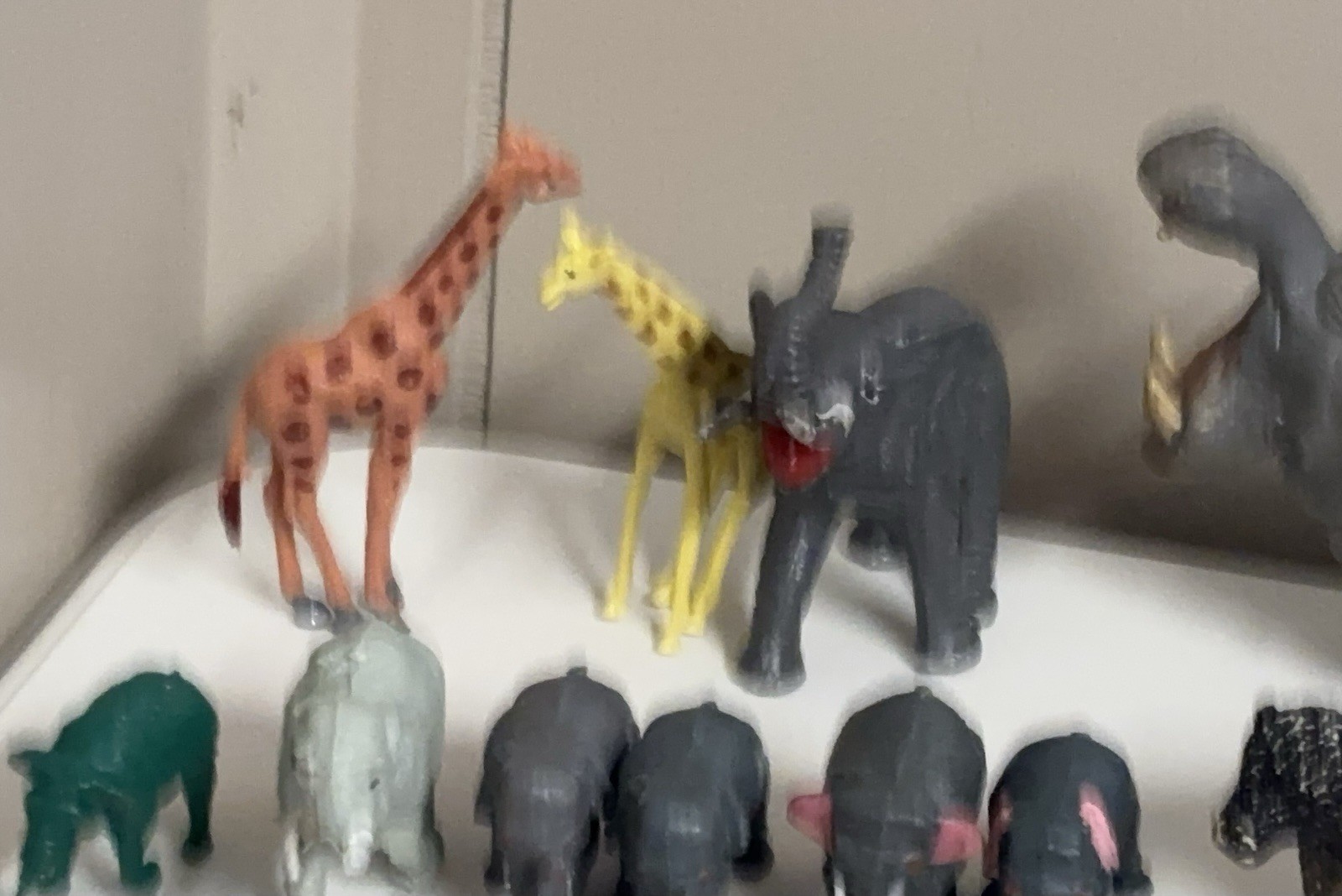 Huge VTG Lot Of Miniature Toy Plastic Safari Animal Figures 83 Pieces Unbranded
