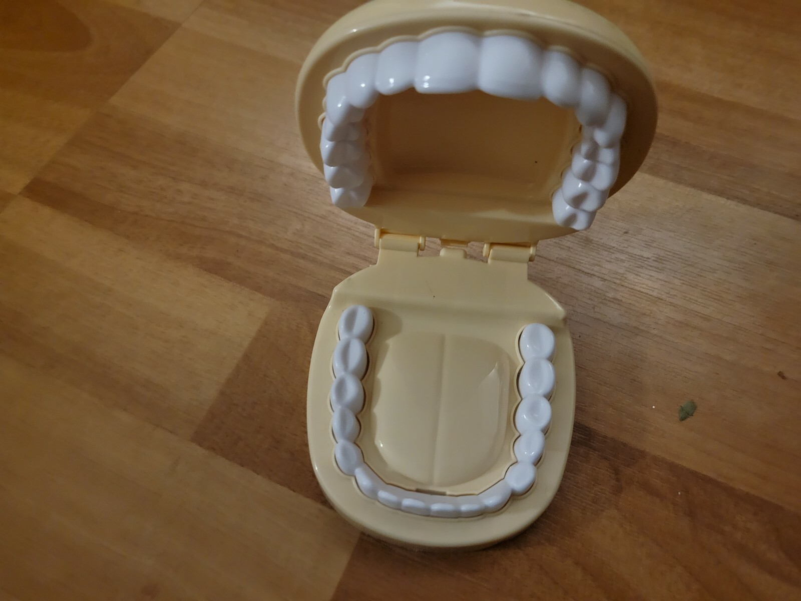 HINGED MOUTH TEETH JAW Smiling Boy HEAD 4×4 Inches FUN EDUCATIONAL Plastic TOY !