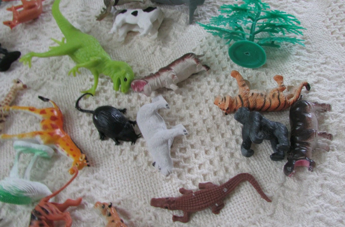 Vintage Lot/40+ Estate Safari Wildlife Toys Animals fence toys Good Pre-Own