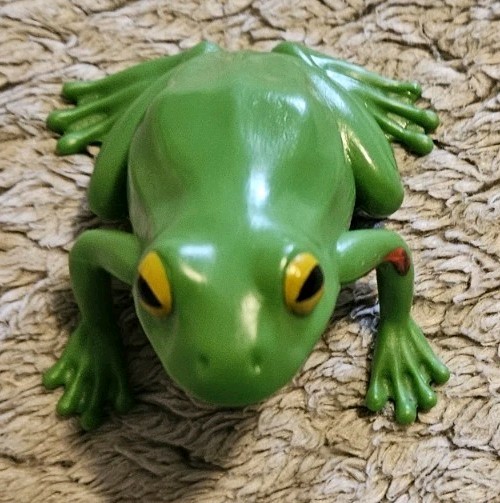 Toy Frog 2.5 Inches Tall
