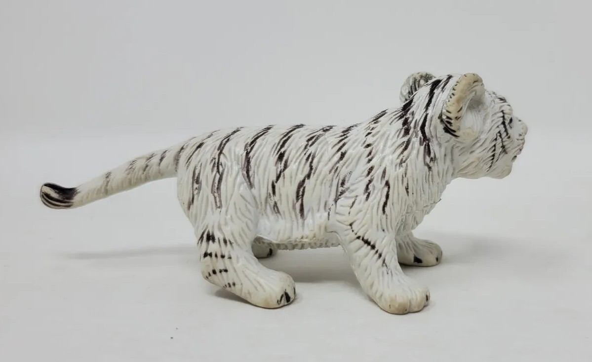 Mixed Lot Of Lion & White Tiger Cub Animal Figures 4″w/tails Realistic