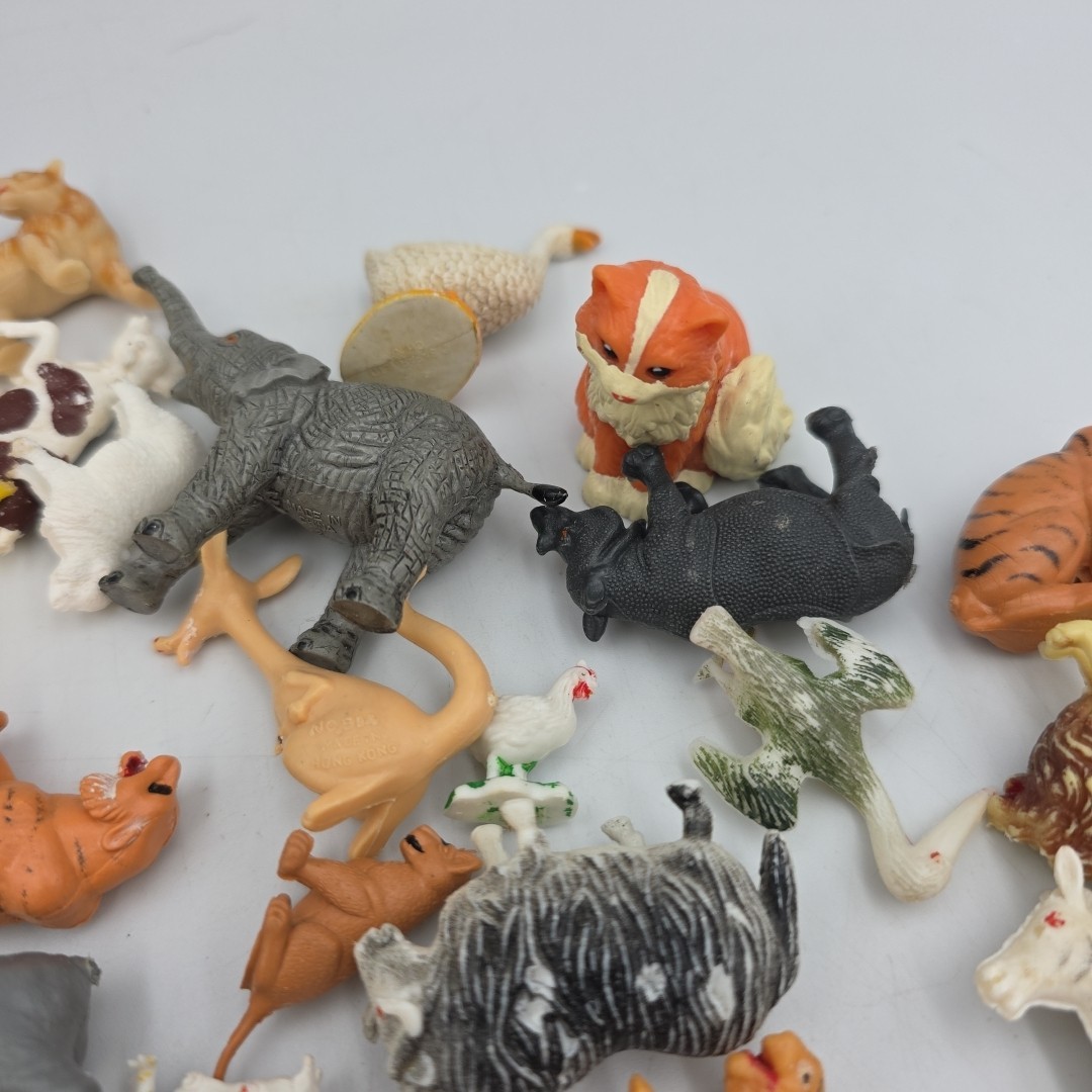 Lot of 60 Vintage Miniature Plastic animals Farm Zoo Ocean Camel Lion Pig