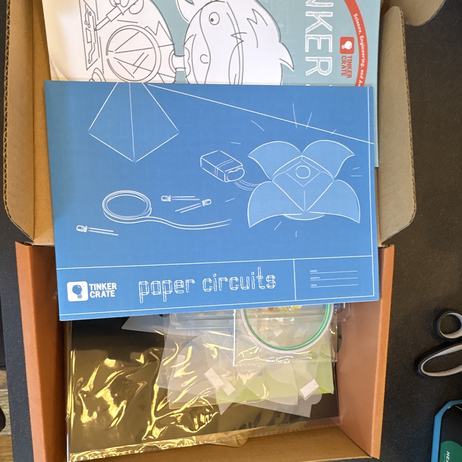 KiwiCo Tinker Crate Make Your Own Paper Circuits Kit Ages 9+ PFF1910-TLED