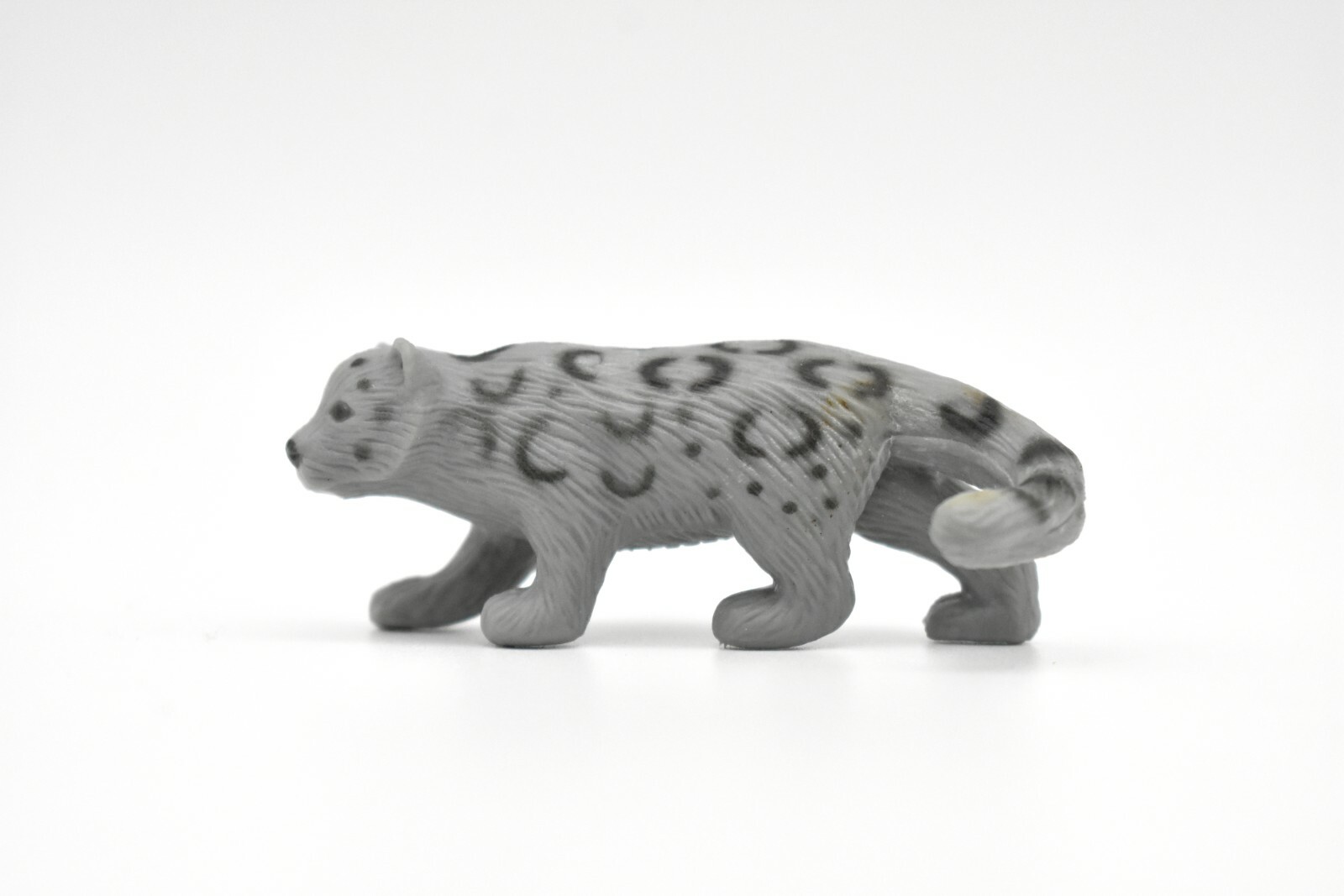 Leopard Cub, Snow, ~ Plastic Replica 2 1/2″ ~ F242-B206