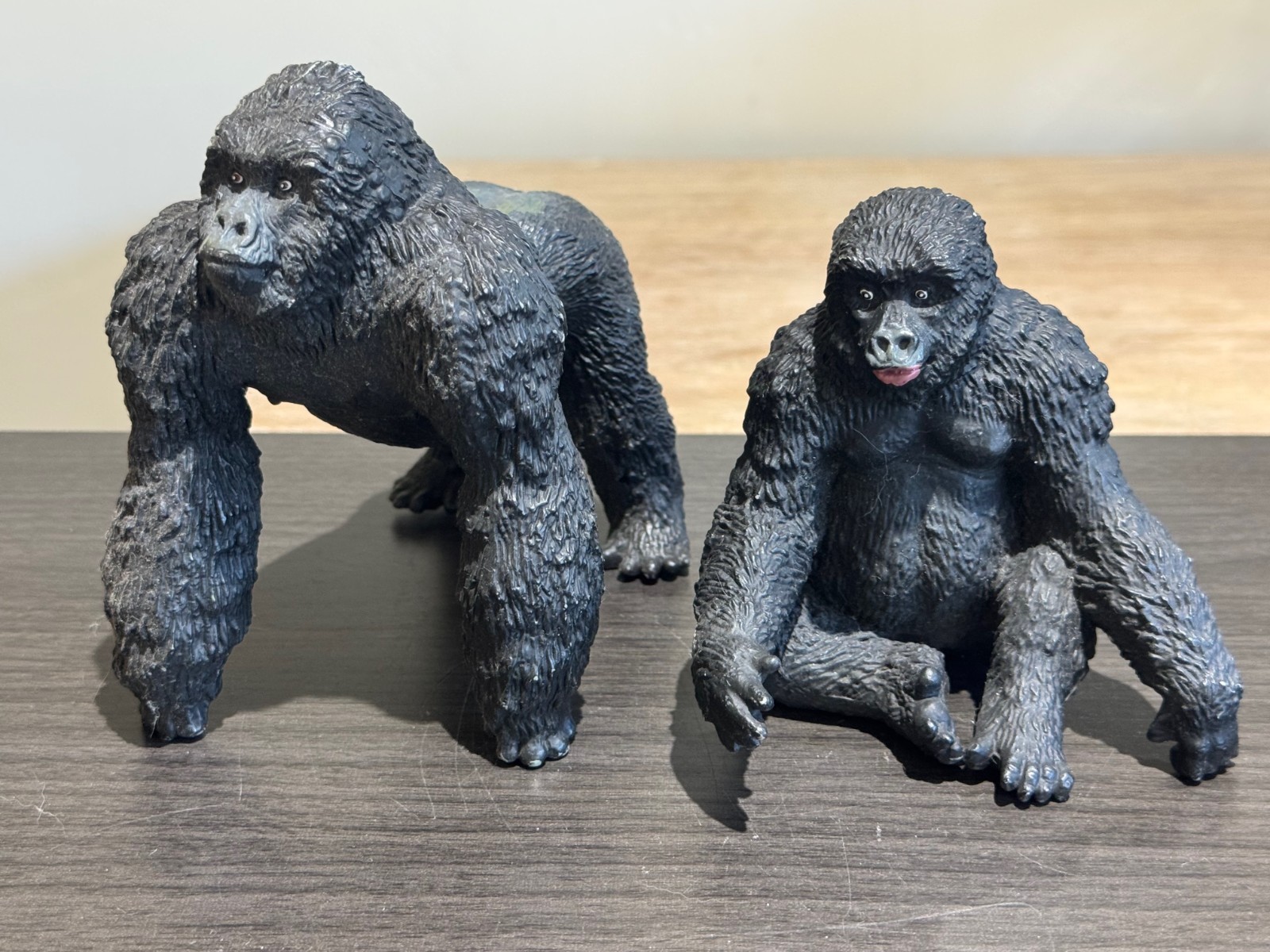 Lot 2 Pair Of 1990 Safari Ltd. PVC Gorillas Jungle Animals