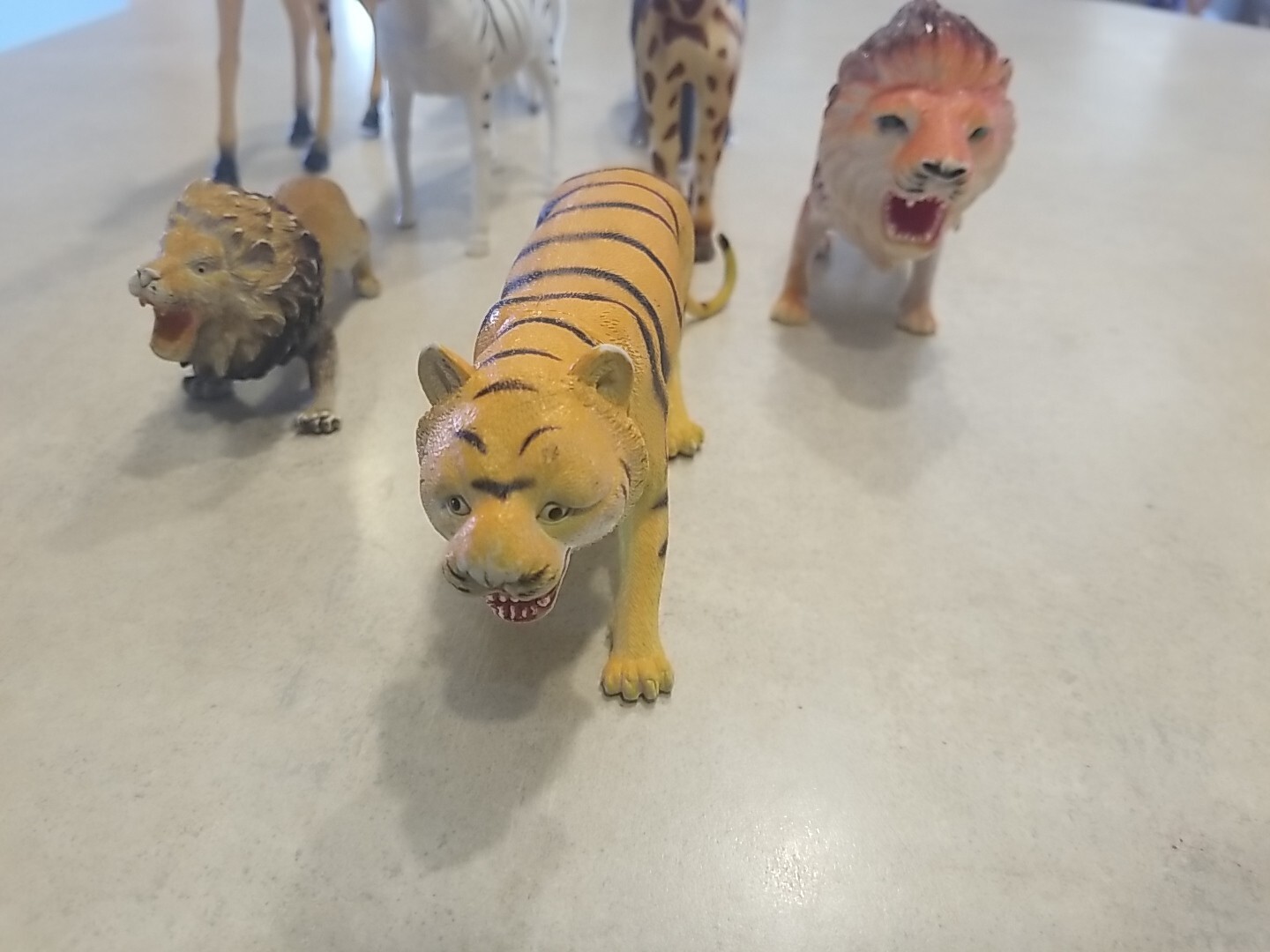 Large Lakeshore Safari Animals Mixed Lot Of 8 Lions Tigers Giraffe 8 in