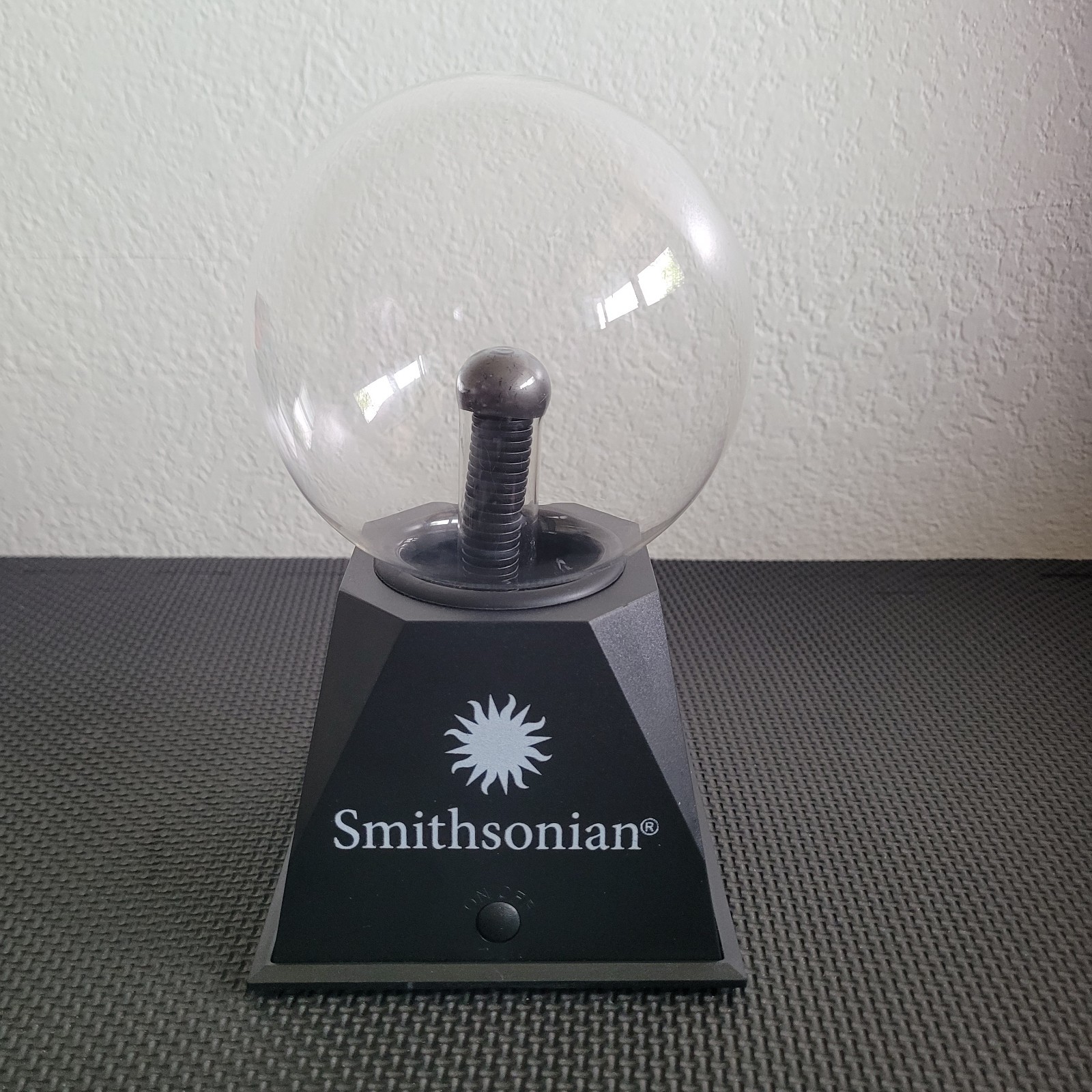 Smithsonian Physical Science STEM Plasma Ball Light Show, Works
