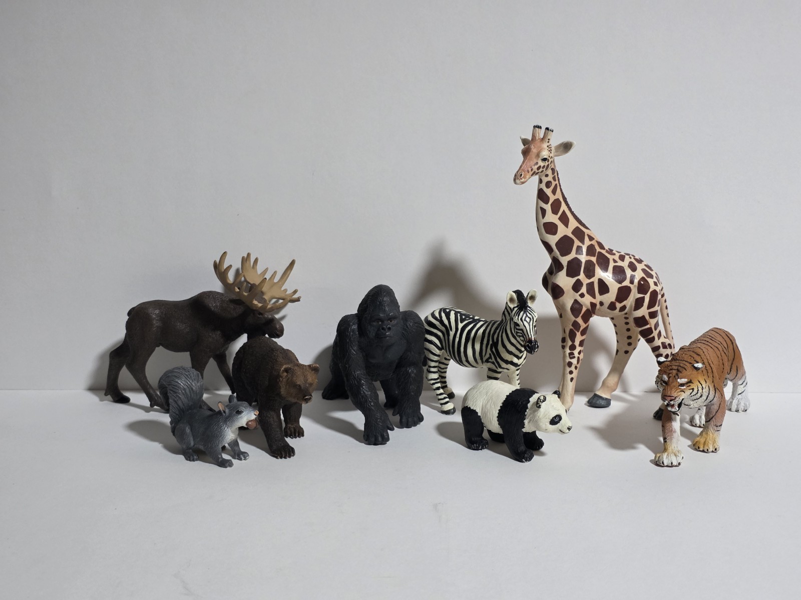 Safari Ltd. Mixed Lot Of 8 Realistic Animal Figures Tiger Zebra Gorilla Giraffe