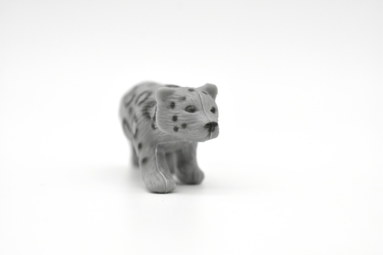 Leopard Cub, Snow, ~ Plastic Replica 2 1/2″ ~ F242-B206