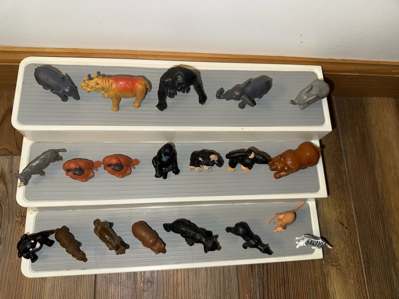 Small Animal Figure Mixed Lot of 20 Figures Jungle Safari zoo Bear Gorilla