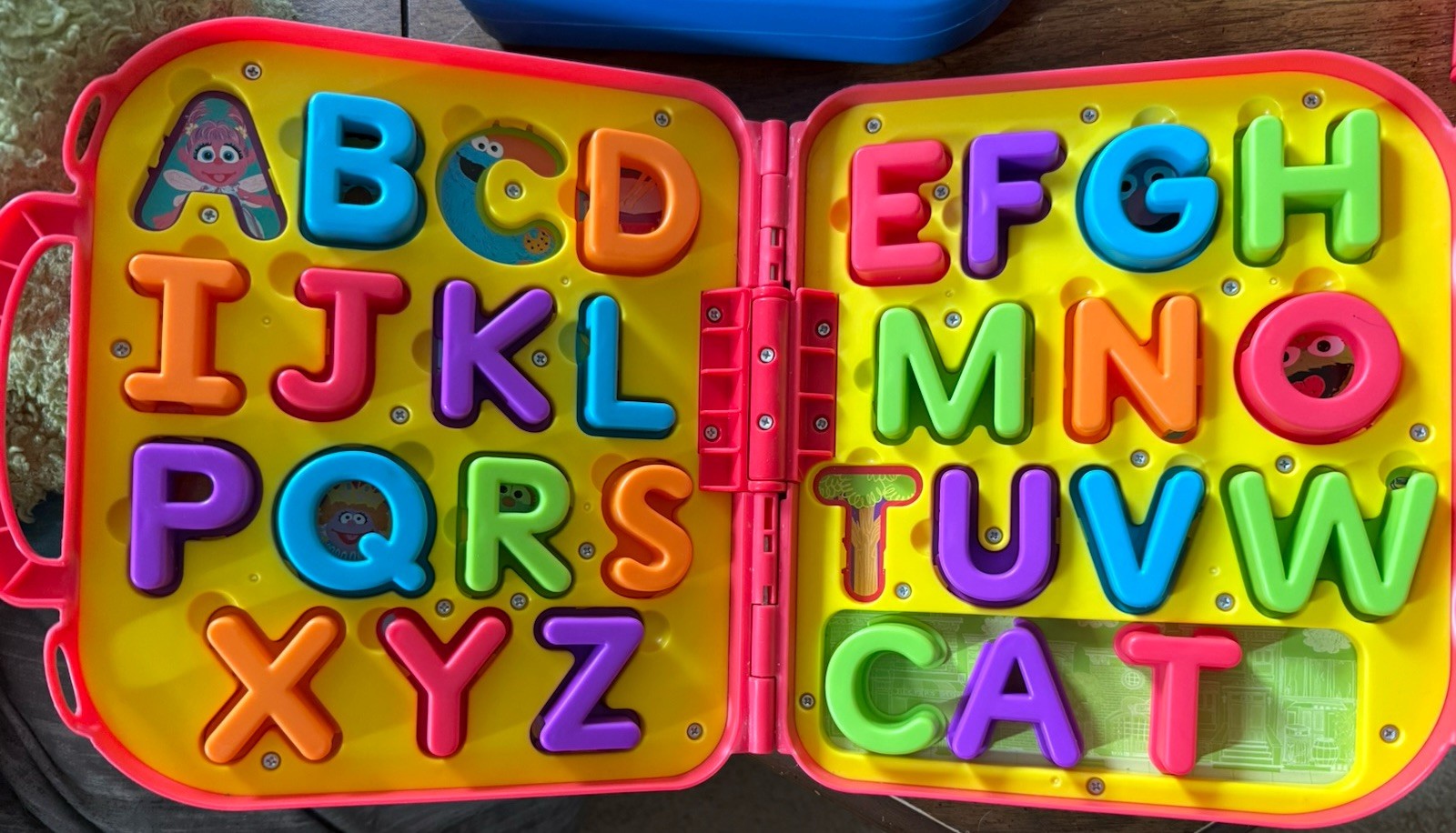 Sesame Street- Elmo’s On The Go Alphabet Letters w/ Carrying Case “Complete Set”