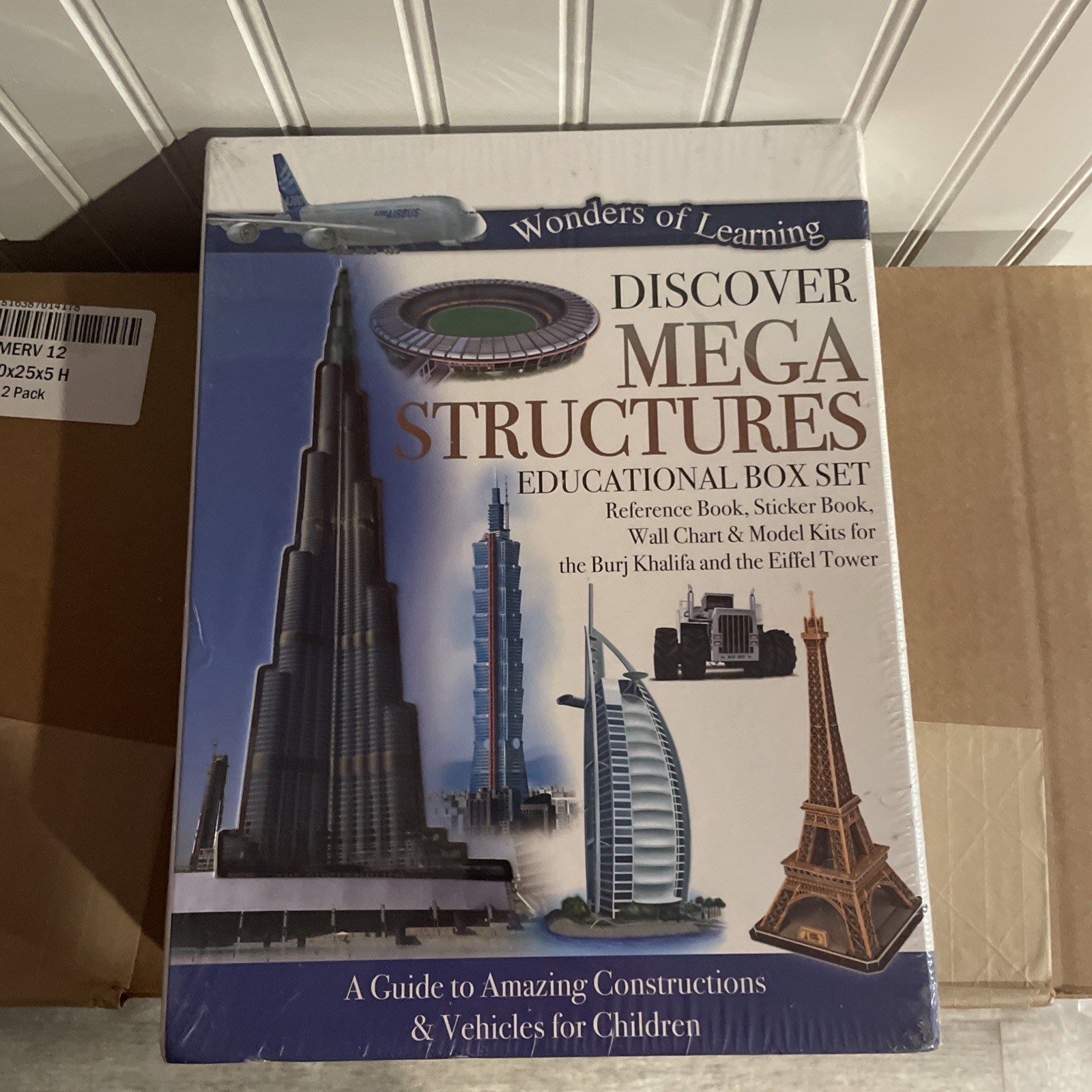 NEW WONDERS OF LEARNING Discover Mega Structures Education Set Model Kit Book