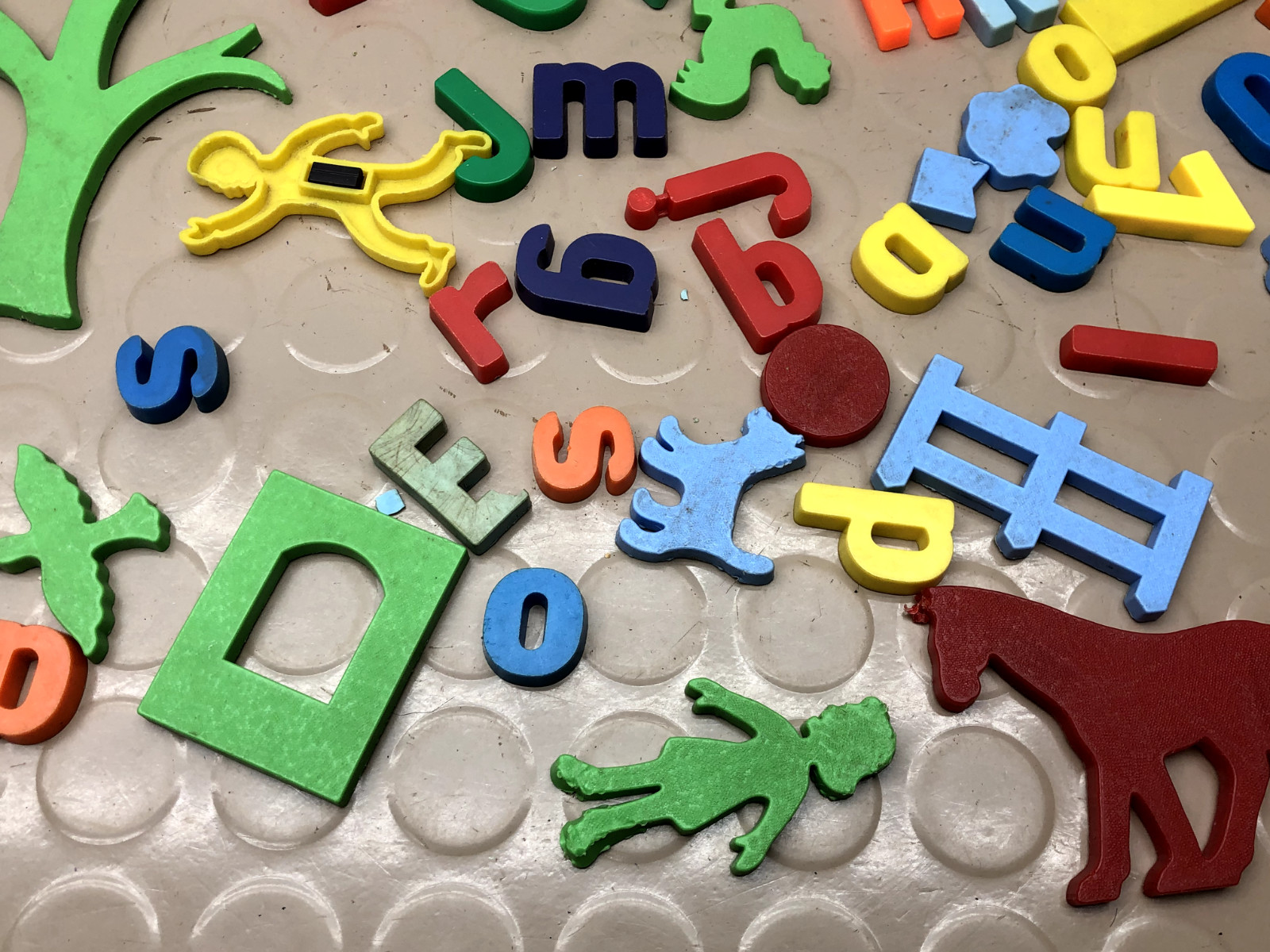 Lot of Vintage Alphabet Letters & Farm Figures Refrigerator Fridge Magnets