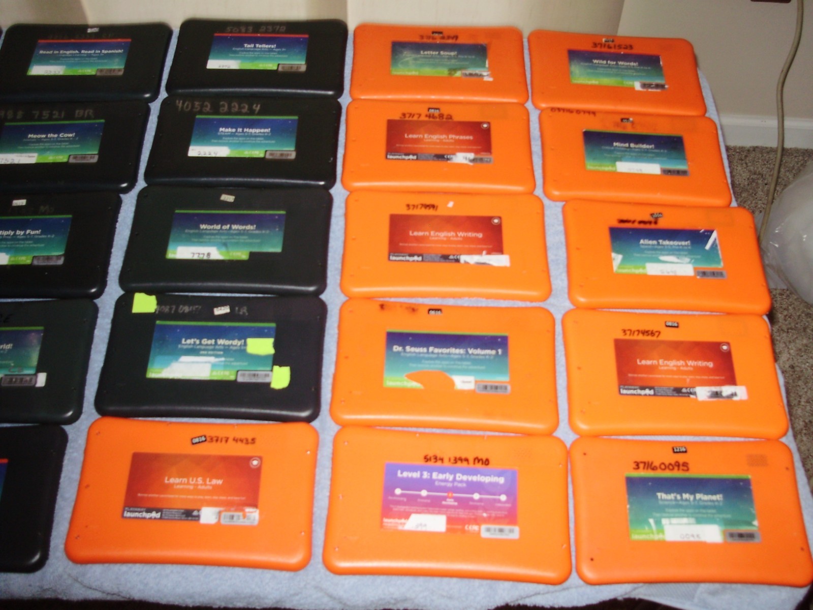 177ea- PLAYAWAY/ LaunchPad Childrens Pre Loaded Educational/Learning Tablets