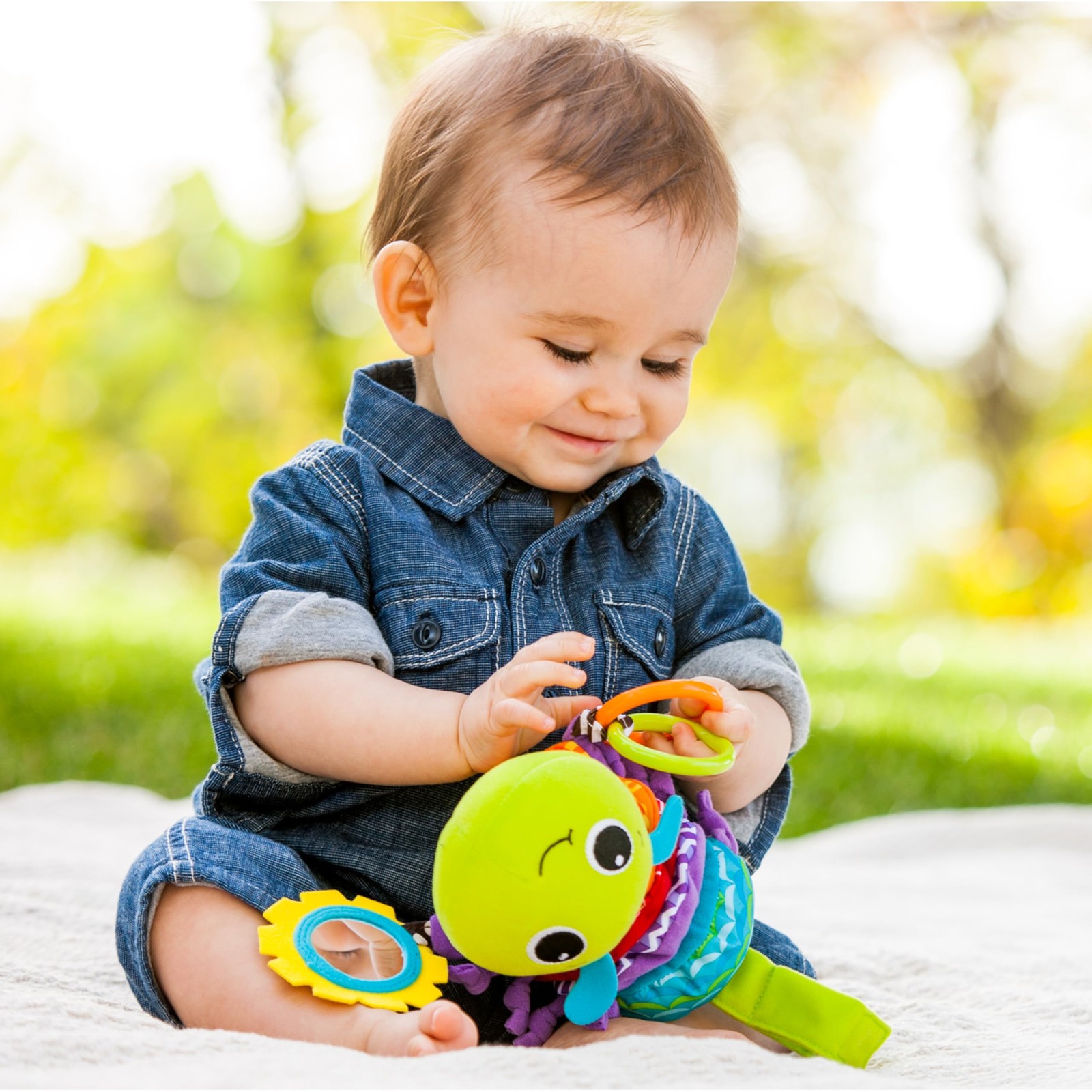 Infantino Hug and Tug Musical Bug 1 Count (Pack of 1), Multi