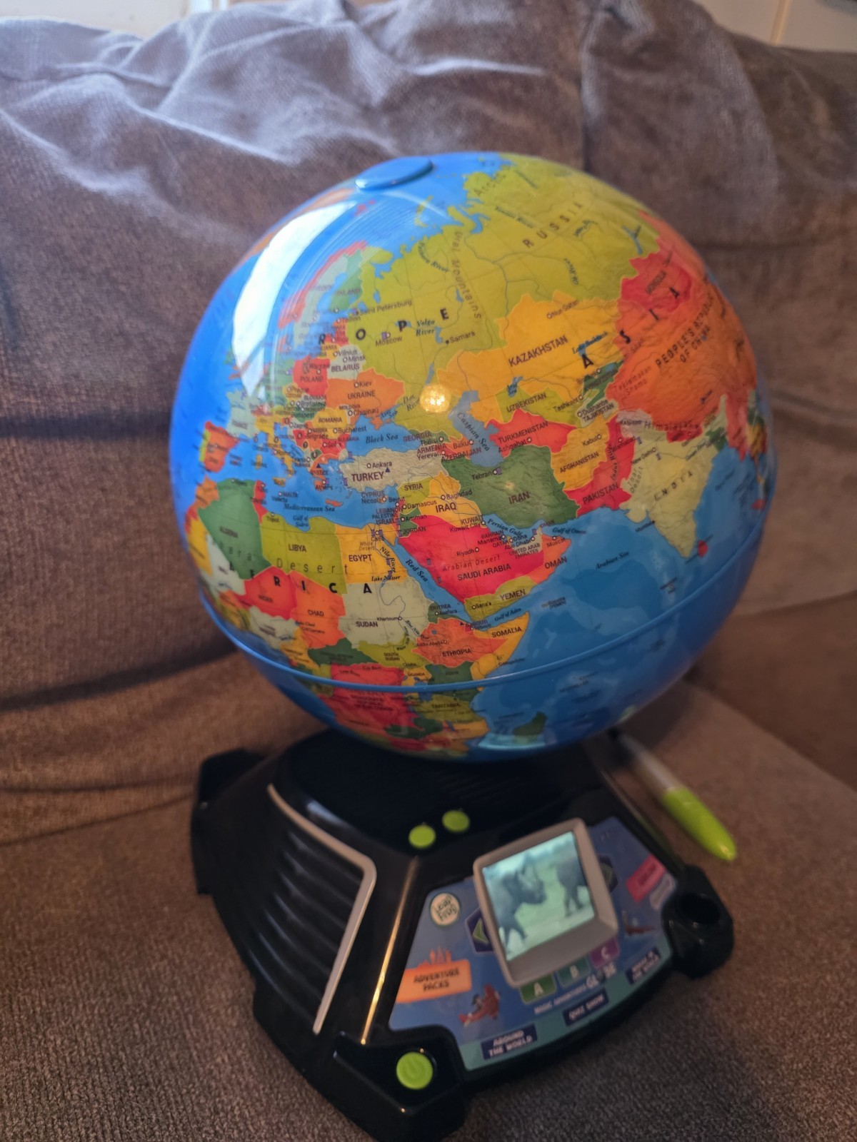 LeapFrog Magic Adventures Globe w/ LCD Video Screen & Animation