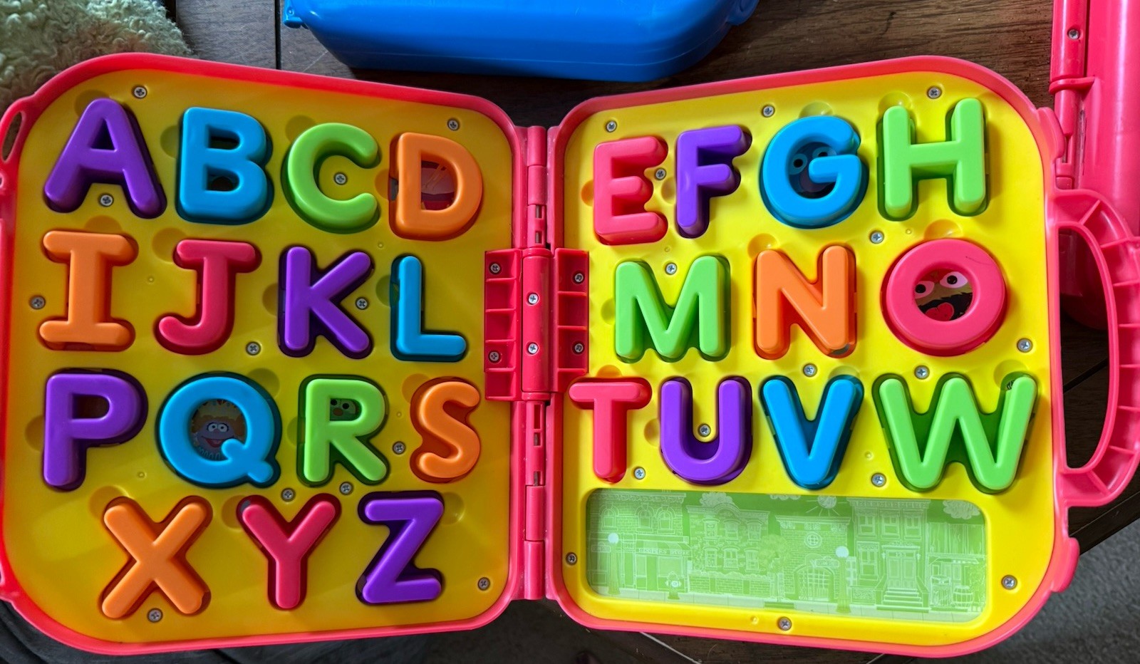 Sesame Street- Elmo’s On The Go Alphabet Letters w/ Carrying Case “Complete Set”
