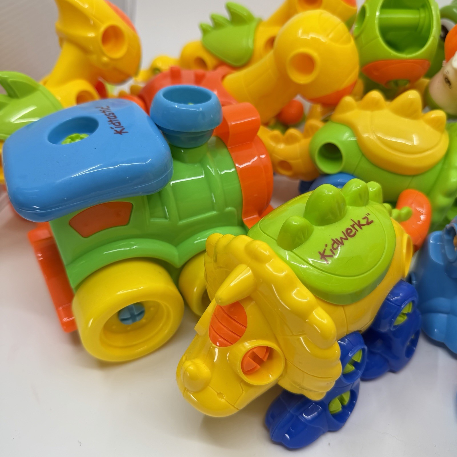 Kidswerkz Build a Dinosaur Set Stem Toy HUGE LOT WITH SCREWS AND SCREWDRIVERS