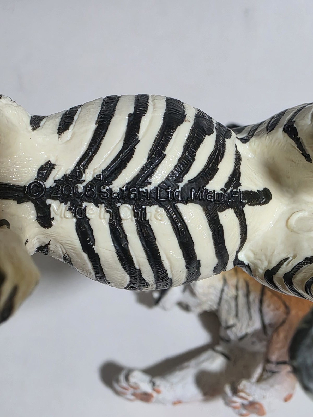 Safari Ltd. Mixed Lot Of 8 Realistic Animal Figures Tiger Zebra Gorilla Giraffe