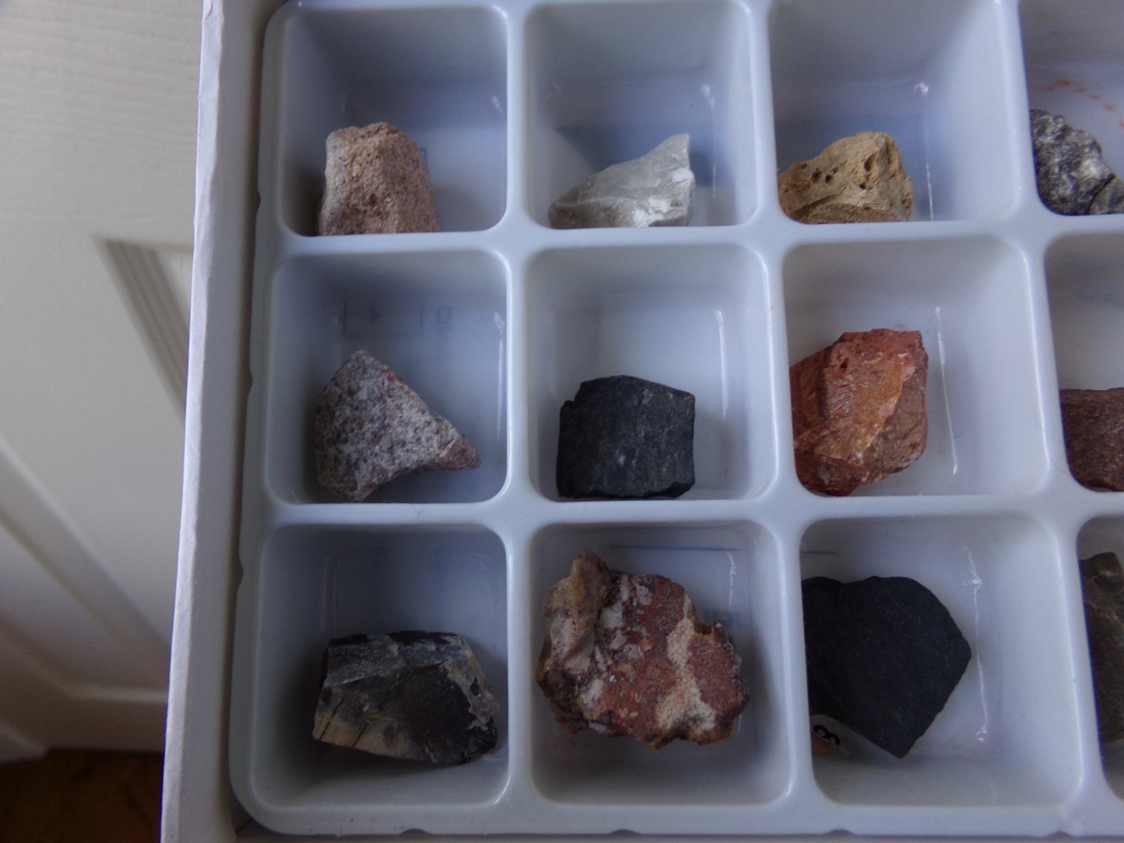FLAWS Sedimentary Rocks Science Kit GeoCentral 15 Rocks Ages 8+ Magnifying Glass
