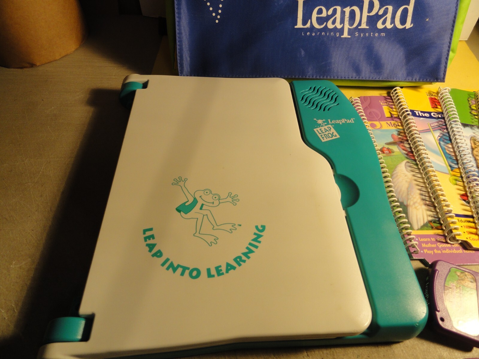 Leap Frog Leap Pad Learning System 8 Game Cartridges Books Model 57-001-00