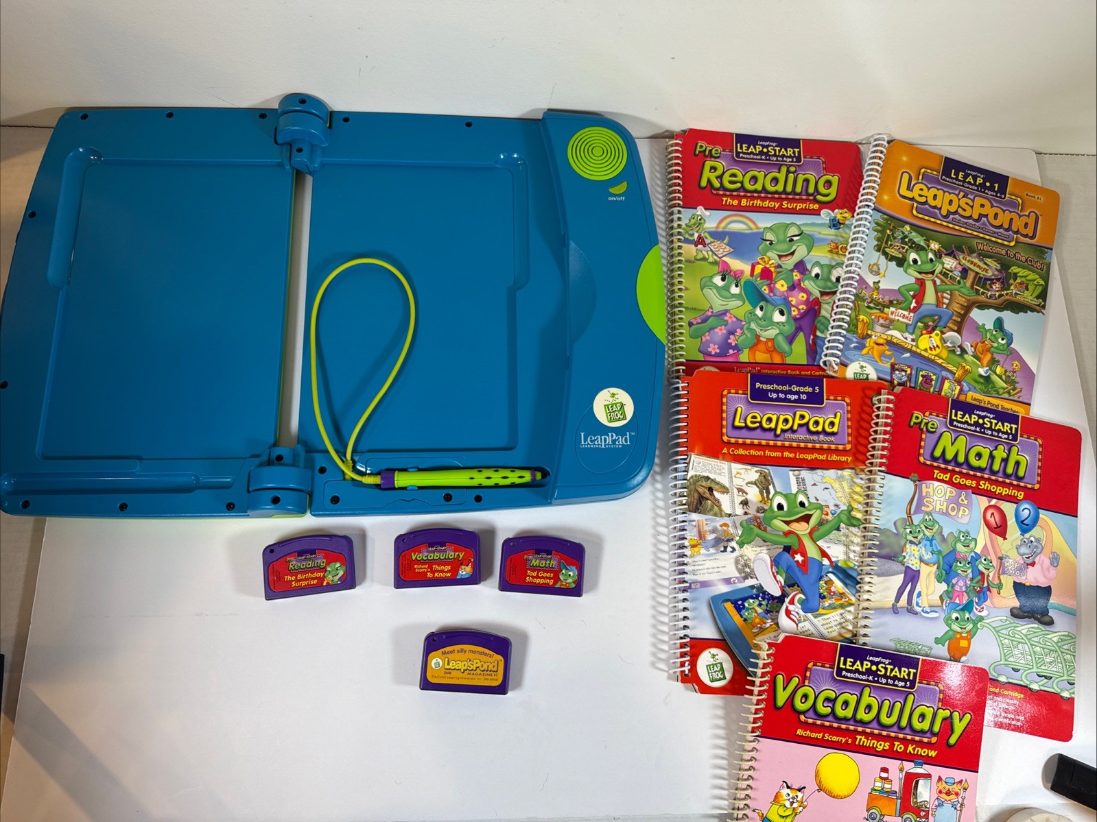 LeapFrog LeapPad Learning System bundle 5 Books 4 Cartridges.