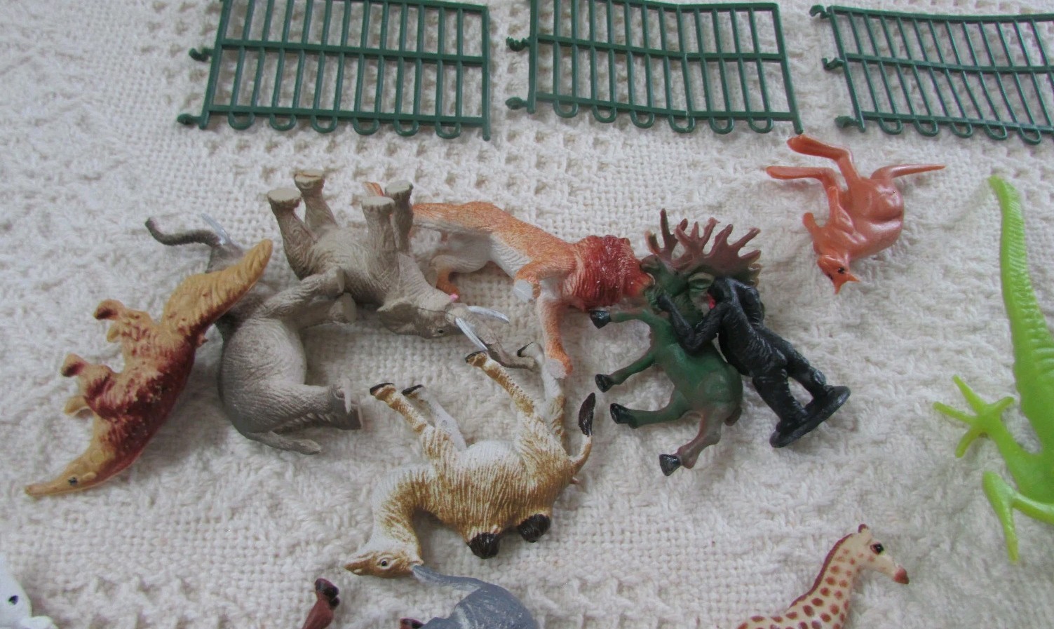 Vintage Lot/40+ Estate Safari Wildlife Toys Animals fence toys Good Pre-Own