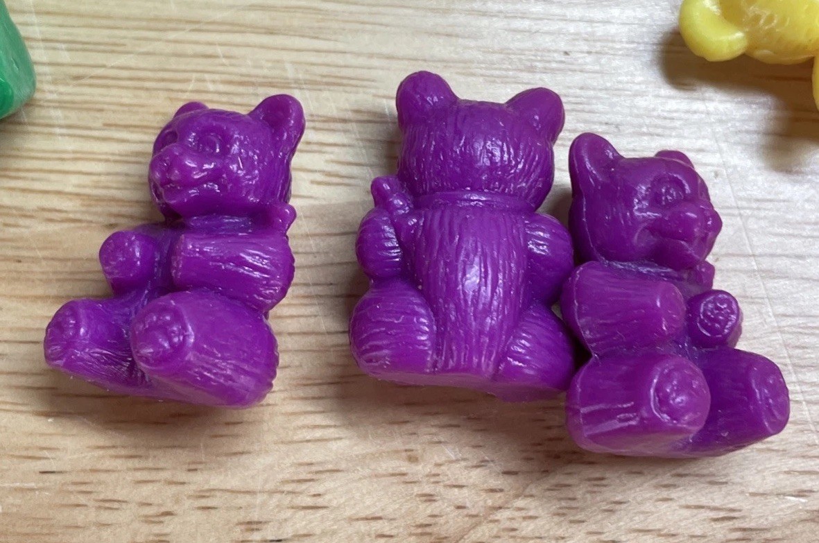 Vintage Plastic Teddy Bear Counters Red Yellow Blue Green Purple 139 Piece!
