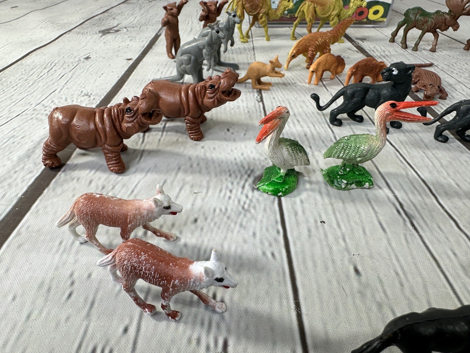 Vintage Knoxville Zoo 32 Piece Plastic Zoo Animals Hong Kong Ages 4 And Up, VGC!