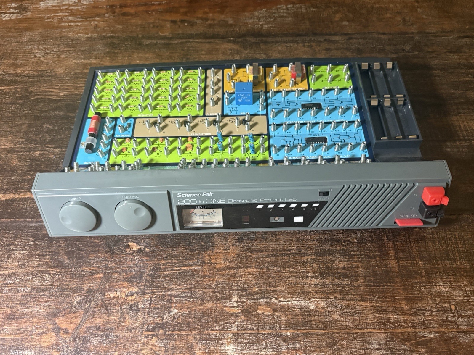 Radio Shack Science Fair 200 in 1 Electronic Project Lab 28-265 Untested Manual