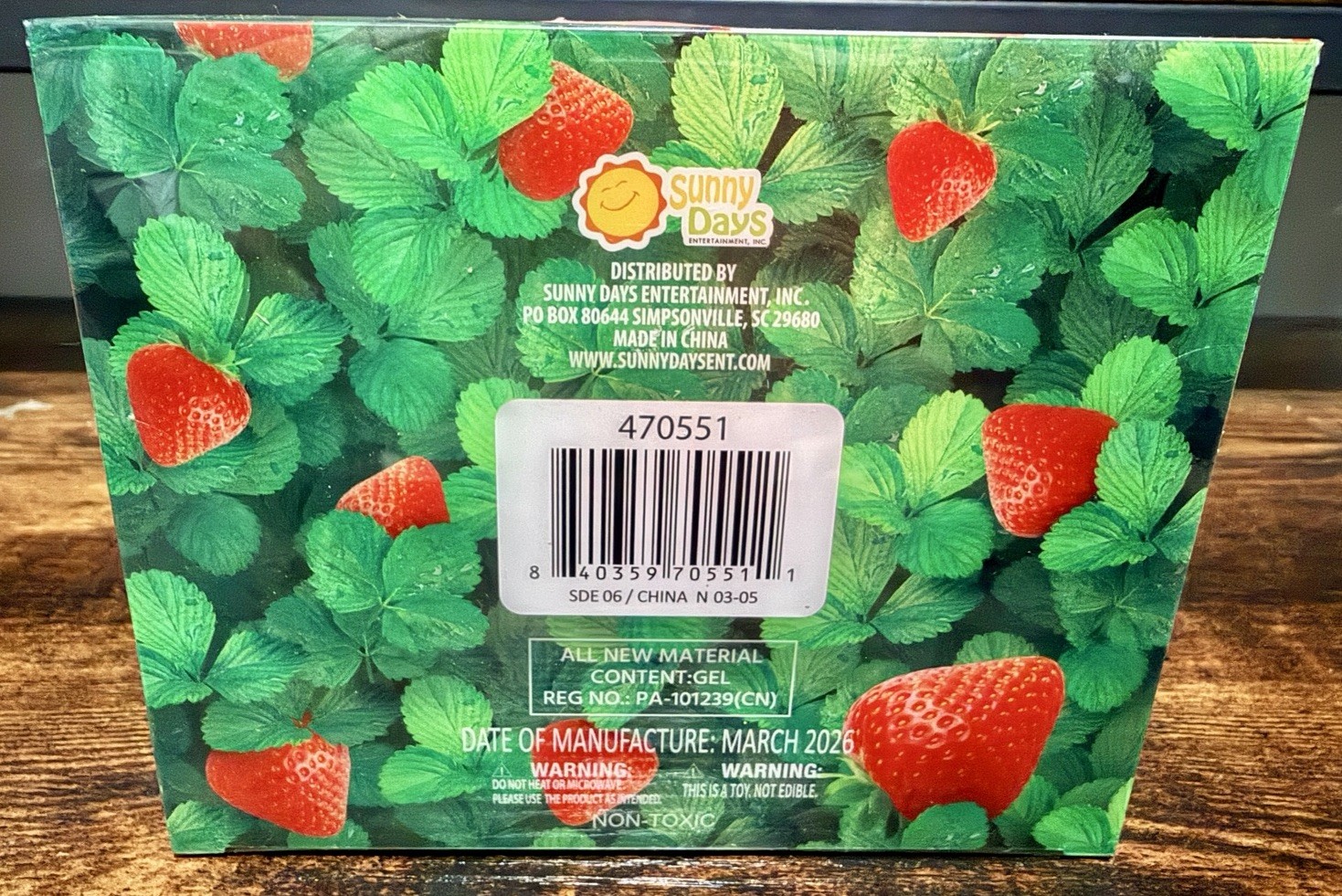 Sunny Days – Squeeeze Strawberry – Squeeze Toy Red & Green