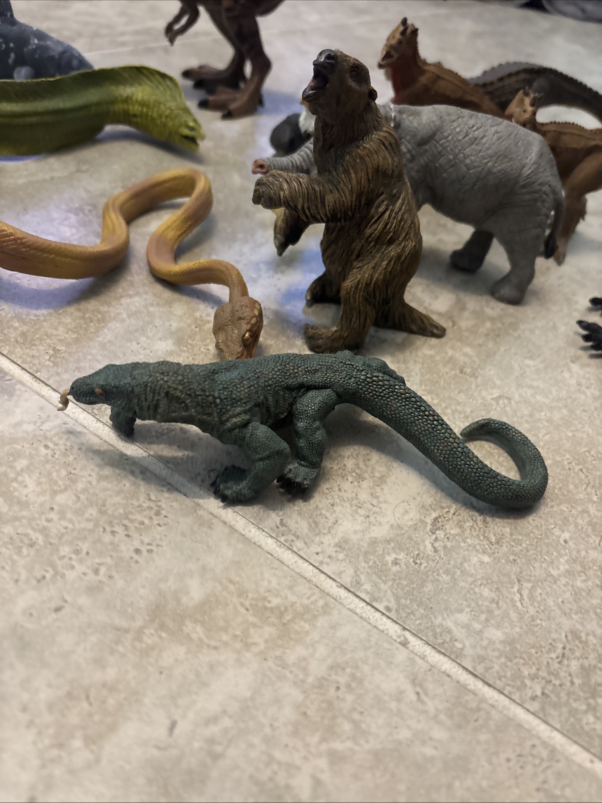 2005 Safari Frilled Lizard Dinosaur Papo Lizard Prehistoric Fish Boa Ice Age