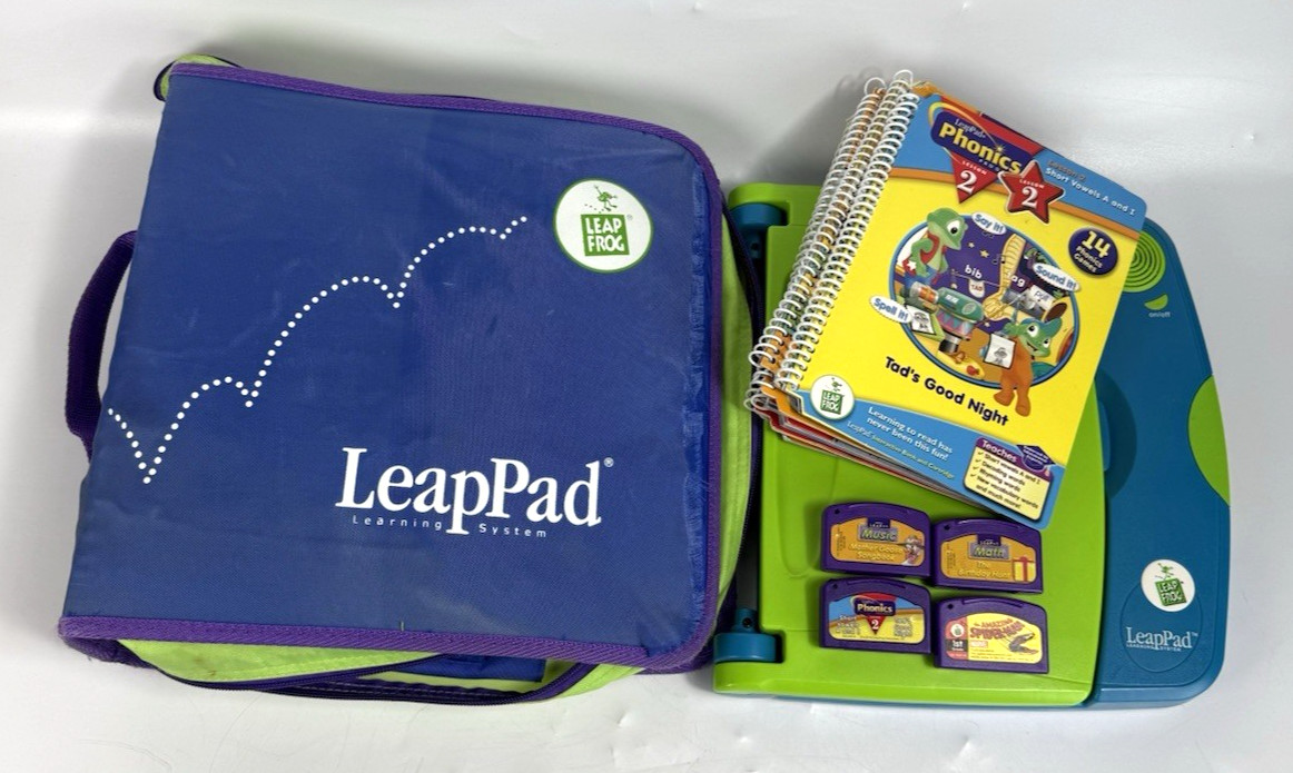 2001 LeapFrog Leap Pad Learning System, Blue & Green 4 books/cartridges WORKS