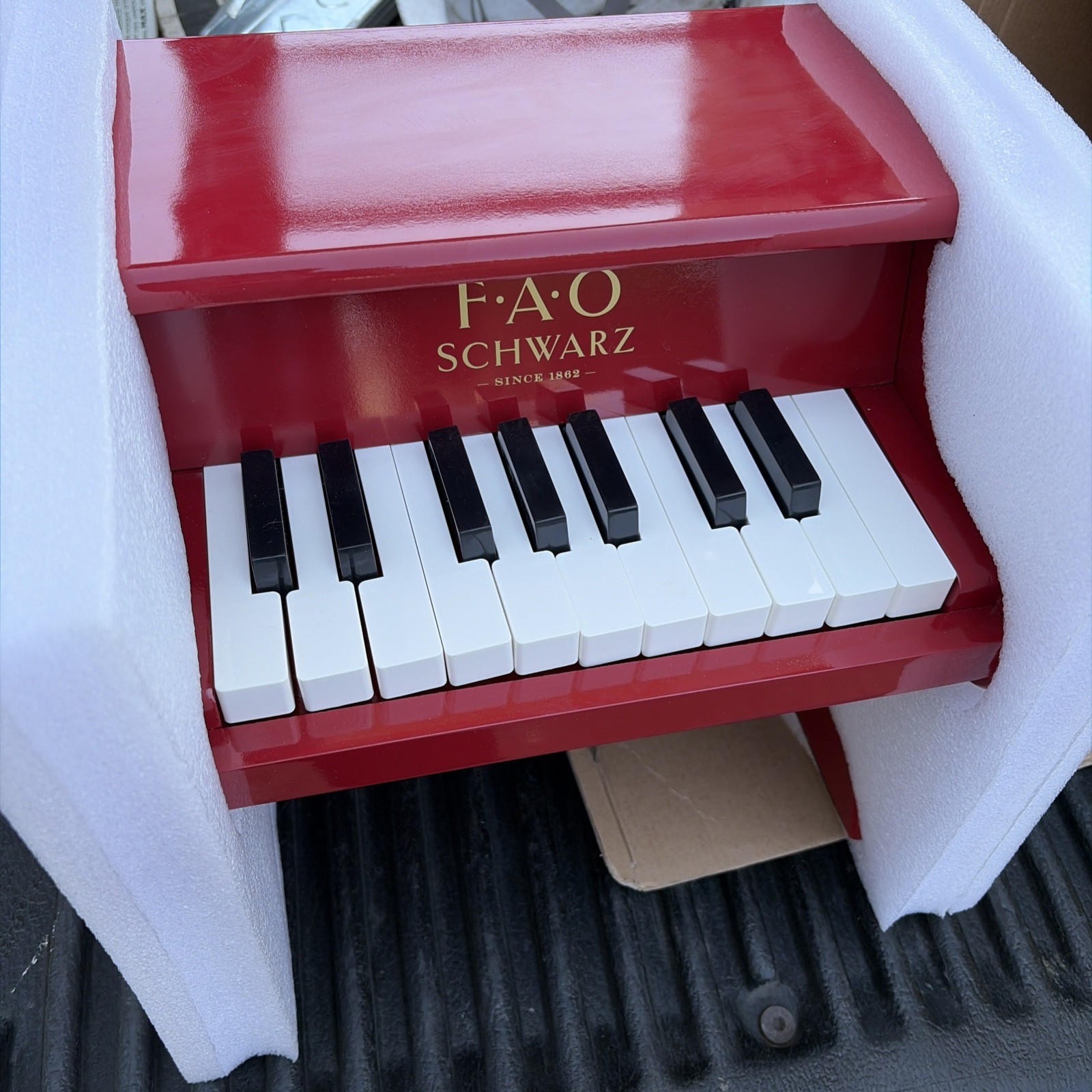 FAO Schwarz Upright Play Piano kids rare – working.